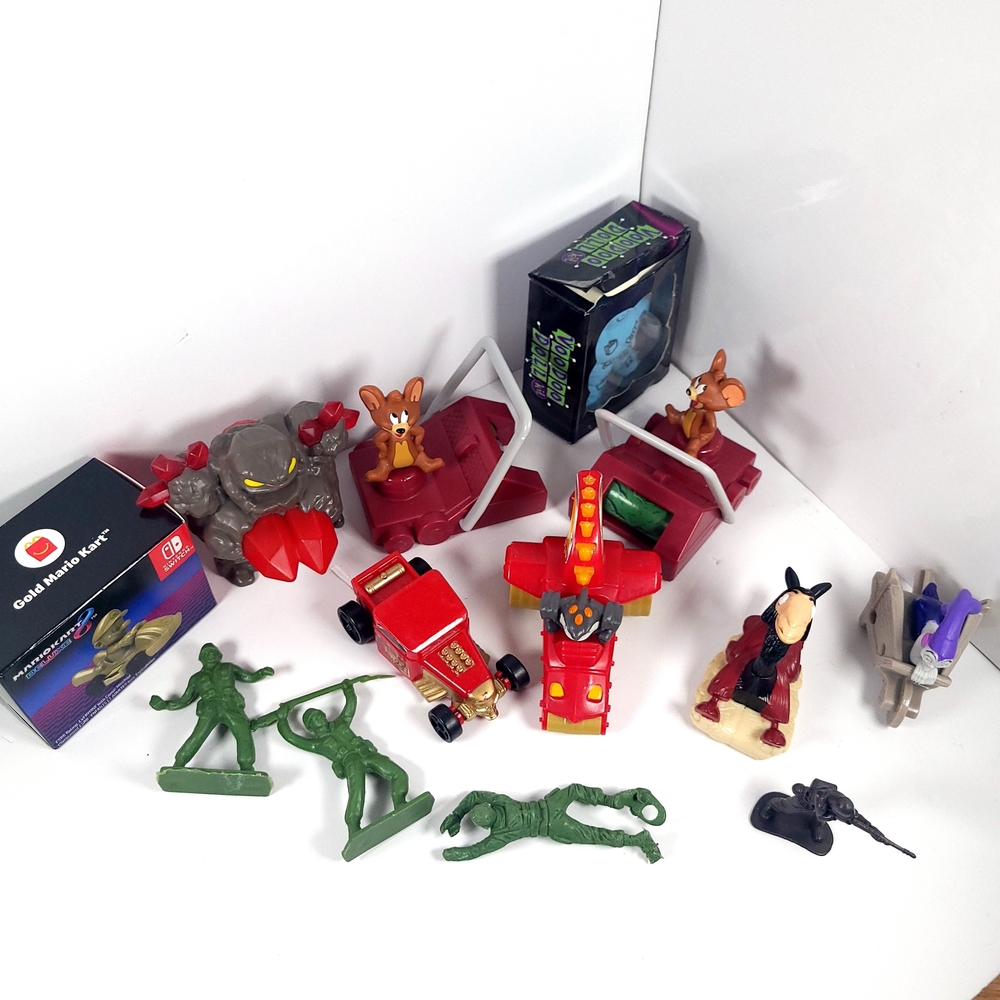 Junk Drawer Small Red and GreenToys Mario Army Figure Tom And Jerry Monster